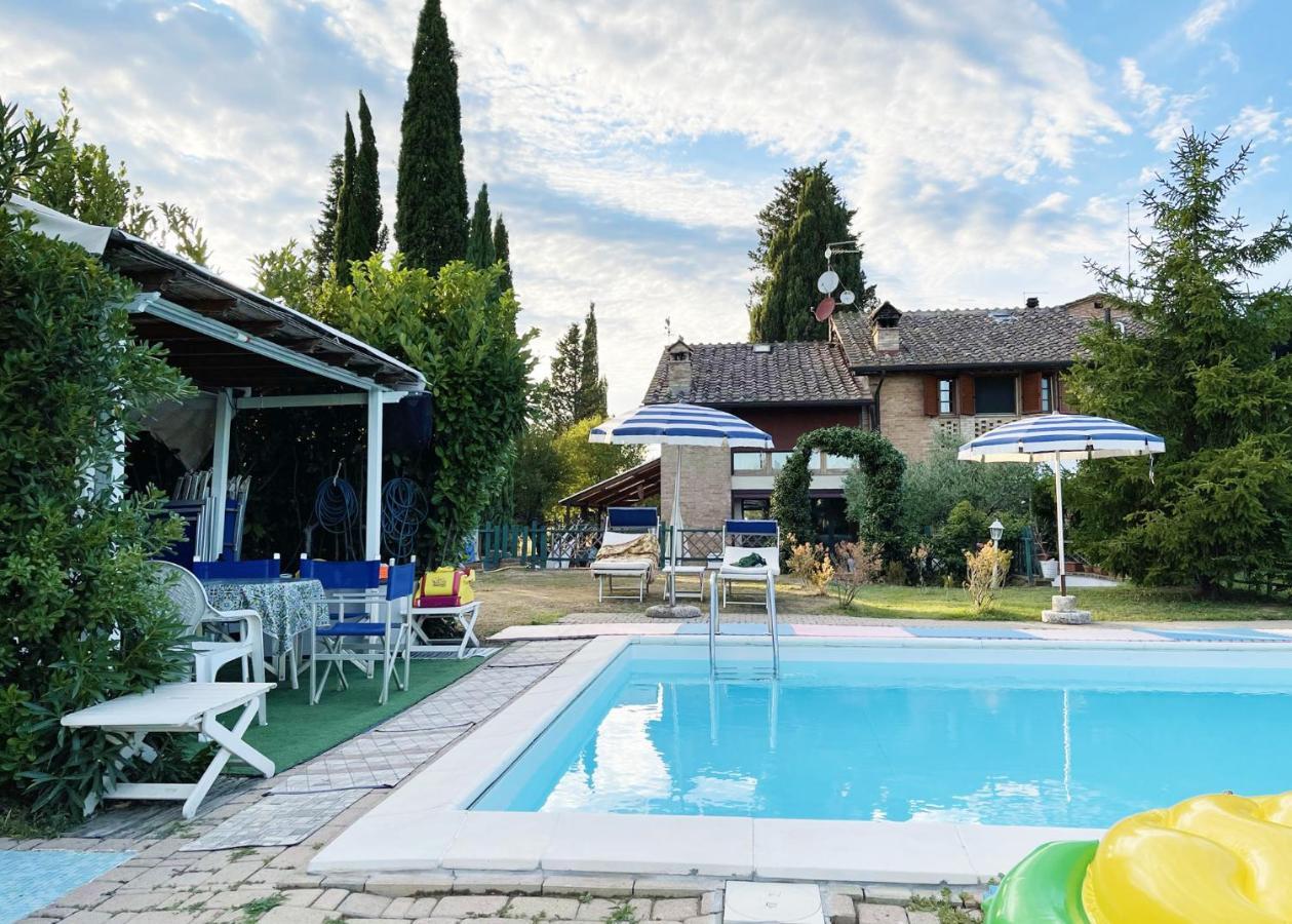 Appartamento Con Piscina E Giardino A Сиена Экстерьер фото