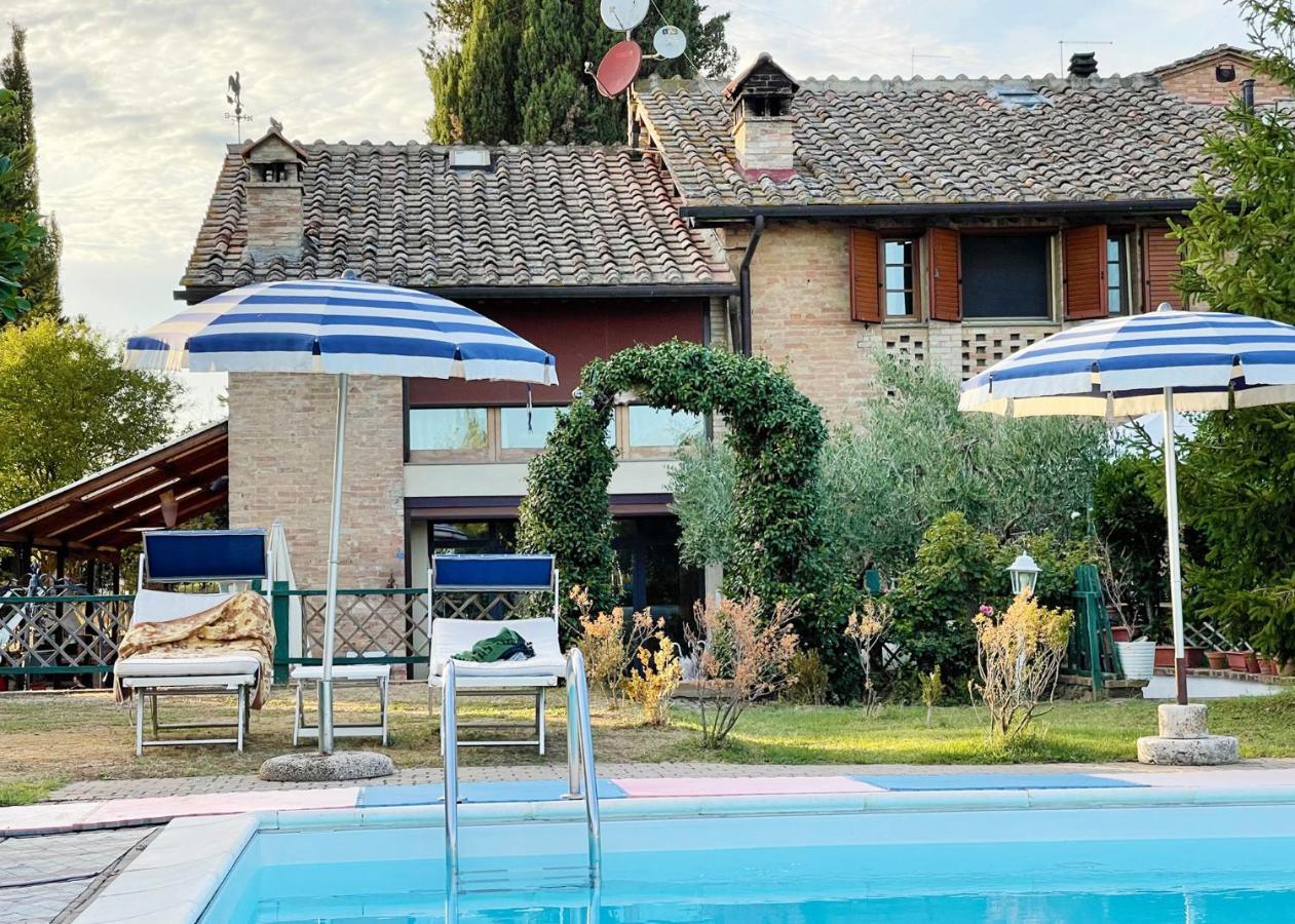 Appartamento Con Piscina E Giardino A Сиена Экстерьер фото